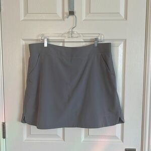 32 Degrees grey sport skirt. Pockets. Functional. Worn once.